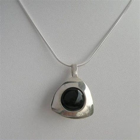 Pendentif en argent sterling cinétique avec Onyx sphère en tension