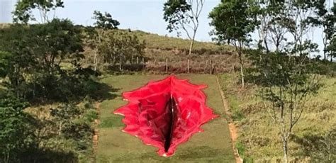 Usina De Arte Que Abriga Famosa Obra Da Vagina Sofre Enchente E Faz Campanha Para Desabrigados