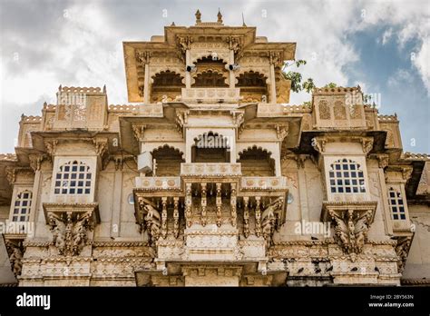 Outside wall with windows at Udaipur castle India Stock Photo - Alamy