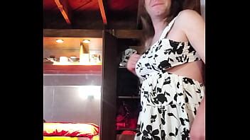 Sissy Jugando A Vestirse XVIDEOS