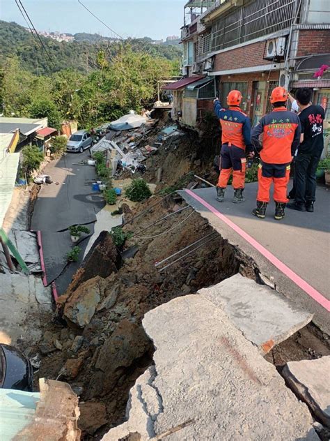 Equipes De Resgate Buscam Mais De Pessoas Retidas Ap S Terremoto