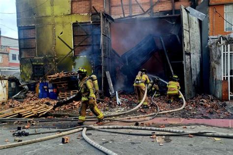 Noche De Velitas Reportan Incendio En El Barrio Alfonso López De Bosa