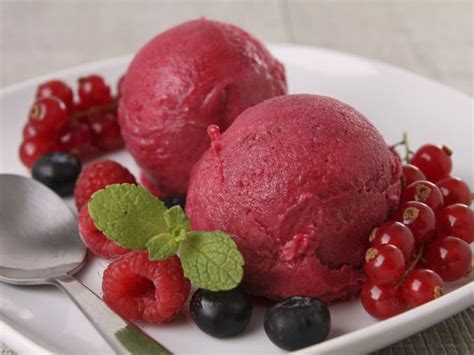 Crear un delicioso helado de frutos del bosque con sólo 2 ingredientes