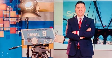 Roberto Pérez Celebra Sus 25 Años En La Televisión Nacional Epa