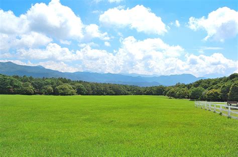 フリー写真 草原の広がる牧場の風景でアハ体験 Gahag 著作権フリー写真・イラスト素材集