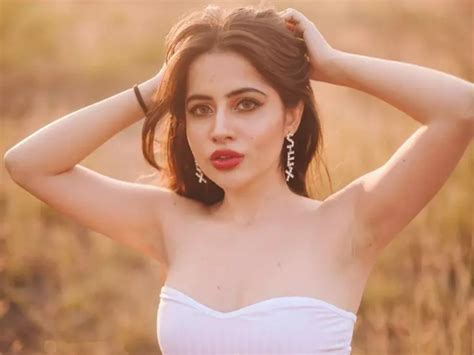 Tv Actress Uorfi Javed Detained In Dubai For Shooting A Video Publicly