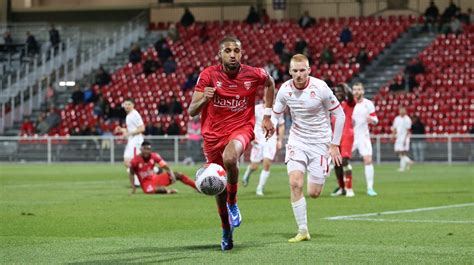 NÎmes Olympique Déterminés Les Crocos Simposent En Fin De Match Face