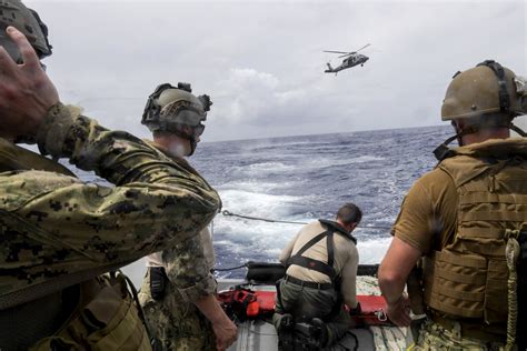 Sailors On Guam Hold Joint Search And Rescue Exercise With U S Coast