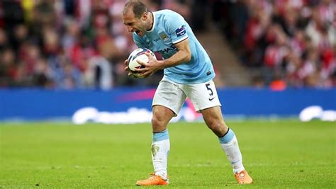 Manchester City: Pablo Zabaleta ready for tense finale - Dafa Sports