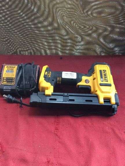 Dewalt Staple Gun 20v W Charger No Battery Sierra Auction Management Inc