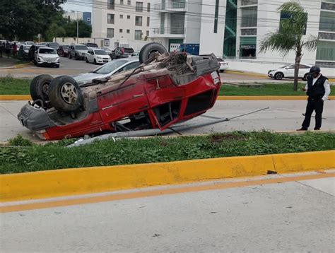 Un Lesionado Vuelca Camioneta En El Bulevar Colosio