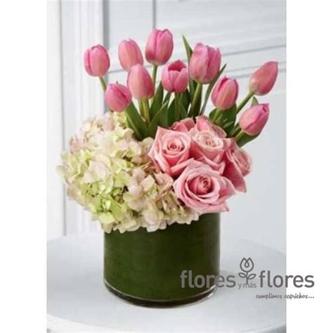 Arreglo Floral De Tulipanes Y Rosas EXCLUSIVO