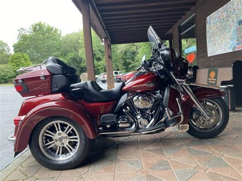 2010 Harley Davidson Tri Glide Ultra Classic Red Hot Sunglo For Sale