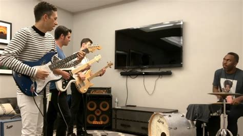 Watch The Fearless Flyers Warming Up Backstage At Madison Square Garden