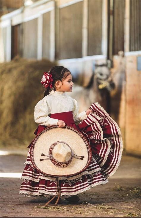 Pin By Junebug Lane On Folk Dress The Americas Mexican Outfit