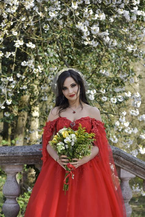 30 Best Red Wedding Dresses 2024 [guides And Tips] 👗