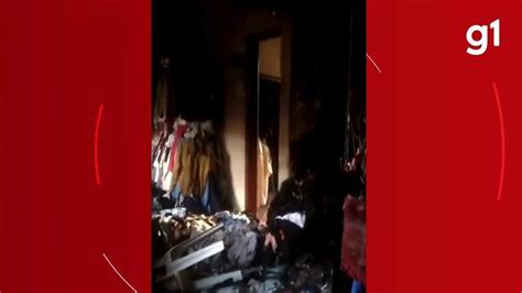 Incêndio destrói roupas e móveis de brechó em Divinópolis veja vídeo