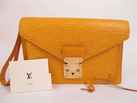 LOUIS VUITTON Epi Leather Yellow Clutch Bag Sellier Dragonne 4941