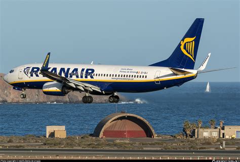 EI DLI Ryanair Boeing 737 8AS WL Photo by Adolfo Bento de Urquía ID