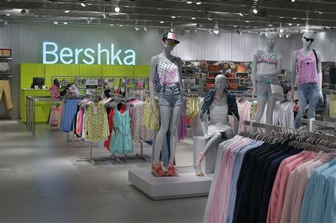 Pin on Exhibiciones de ropa
