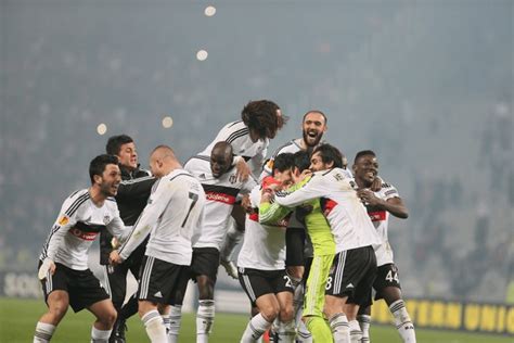 2,155 Besiktas Football Images, Stock Photos, 3D objects, & Vectors | Shutterstock