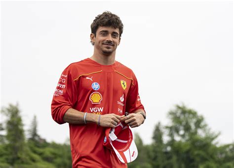 Olimpiadi Parigi 2024 Charles Leclerc Tedoforo Nel Passaggio A Montecarlo