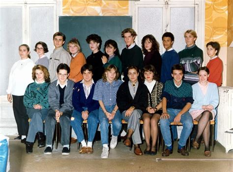 Photo de classe Classe de BEP 2 ACC et CAS Année Scolaire 1989