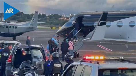 Llegada De Nayib Bukele Presidente De El Salvador Al Aeropuerto Juan