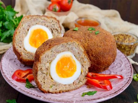 Platillos Con Huevo Duro Para La Comida O La Cena