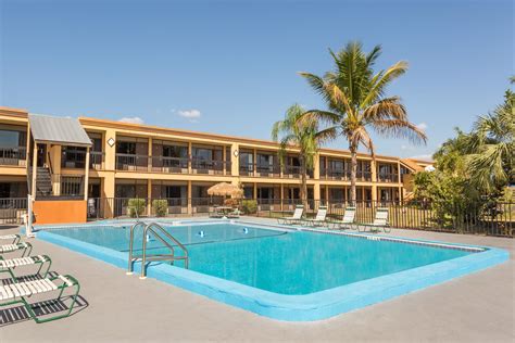 Travelodge By Wyndham Fort Myers North North Fort Myers Fl Hotels