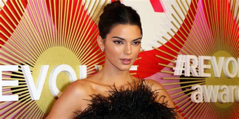 Kendall Jenner Kembali Jadi Model Dengan Bayaran Termahal