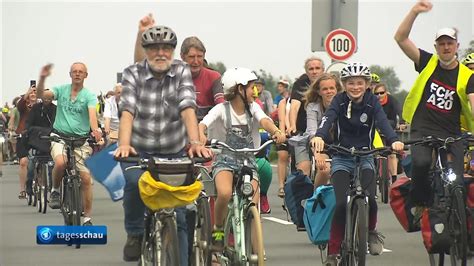 Aktionstag F R Mobilit Tswende Fahrraddemos Und Sitzblockaden