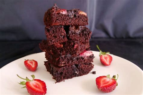 Çilekli Brownie Tarifi Nasıl Yapılır Yemek