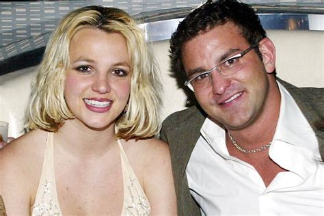 Hermano De Britney Spears A Favor De FreeBritney Reportero Rosa