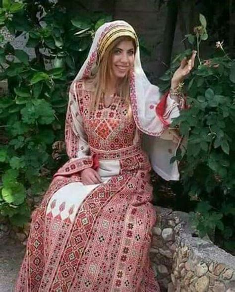 Traditional Gowns Traditional Fashion Palestinian Wedding Palestine