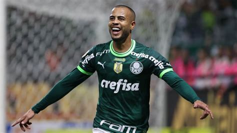 Mayke Celebra Bom Momento No Palmeiras E Projeta Partida Equilibrada