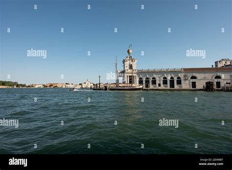 Venice Wallpaper Hi Res Stock Photography And Images Alamy