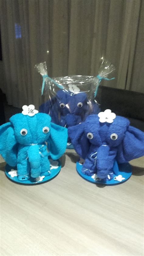 Olifantjes Met Bordje En Bestek Materiaal Een Handdoek Een Gasten