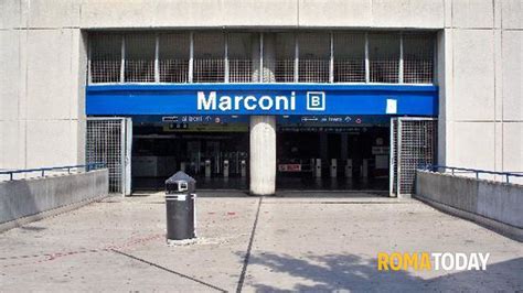 Blocco Metro B 19 Marzo 2017 Persona Investita A Marconi