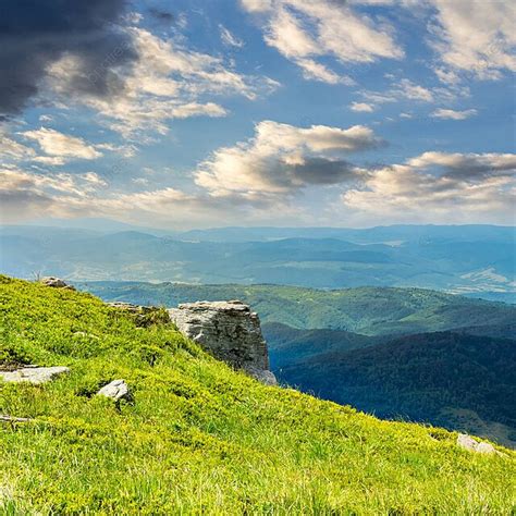 Boulders On The Endge Of Mountain High Range Boulder Photo Background ...