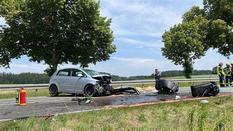 Hohenlinden Bayern Tödlicher Unfall auf der Bundesstraße Traktor