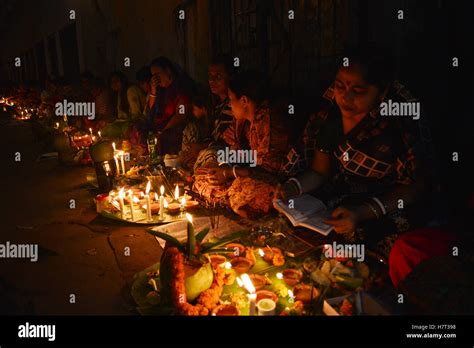 Bangladesh Hindus community people with light candle gather to ...