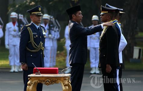 Presiden Joko Widodo Lantik Perwira Muda Tni Polri Foto