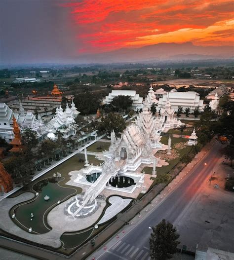 Vista A Rea De Wat Rong Khun El Templo Blanco Al Amanecer En Chiang Rai