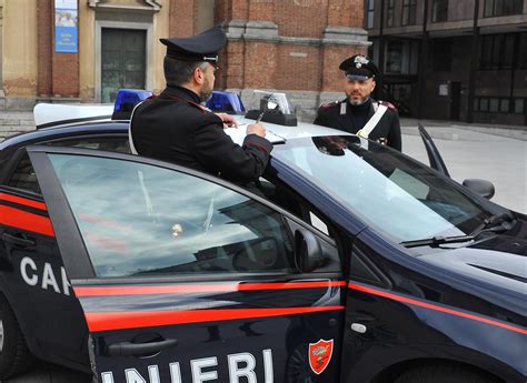 Minaccia La Madre Per Soldi Droga E Alcol