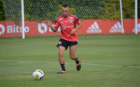 Elenco Faz Ltimo Treino Antes De Viajar Ao Rio