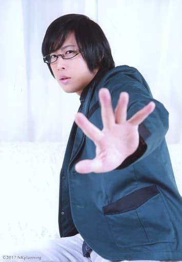 Official Photo Male Voice Actor Yusuke Shirai Kneecaps Green