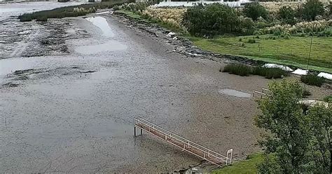 Por las intensas lluvias se rompió la contención de la laguna en