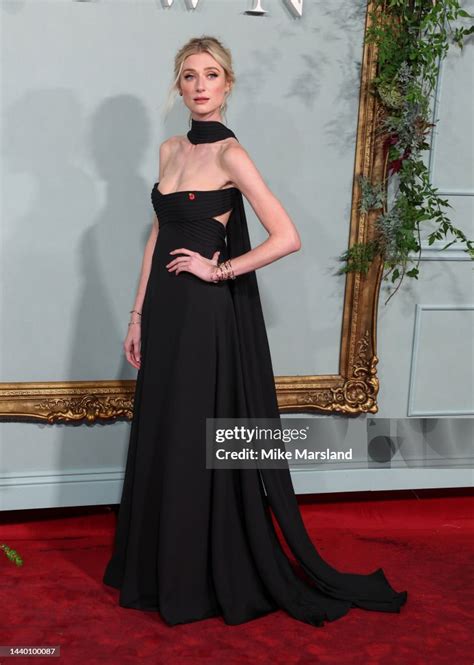 Elizabeth Debicki attends "The Crown" Season 5 World Premiere at ...