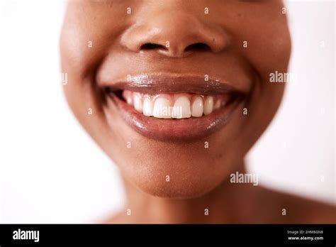 Una Sonrisa Puede Cambiar El Mundo Estudio De Una Mujer Irreconocible